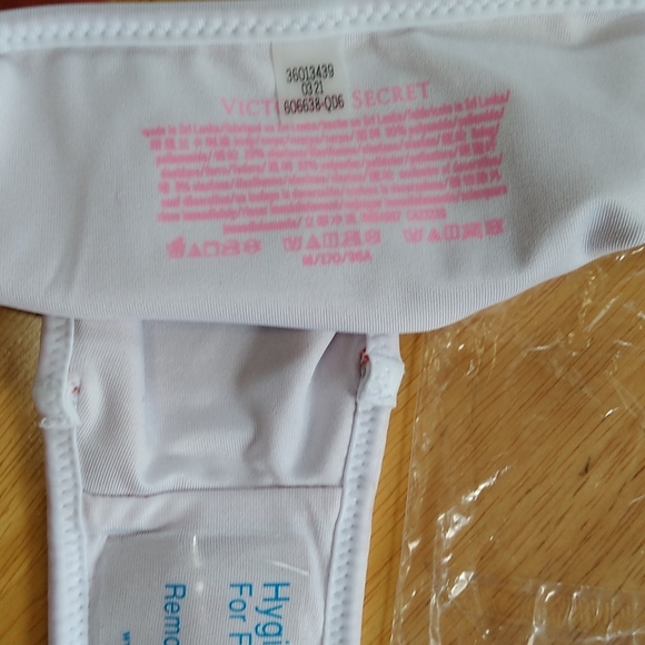 Victoria's secrets cheeky bikini bottoms - Picture 3 of 6